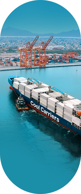 Avión de carga despegando